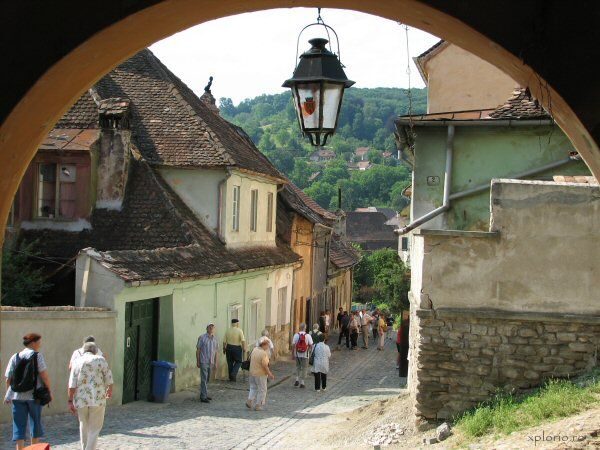 Draculas Castle & Sighisoara 2-Day Tour from Bucharest - Key Points