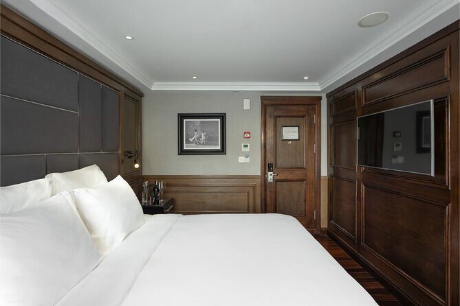 Dragon Eyes Cruises 3 day Explore Halong Bay from Hanoi - Key Points