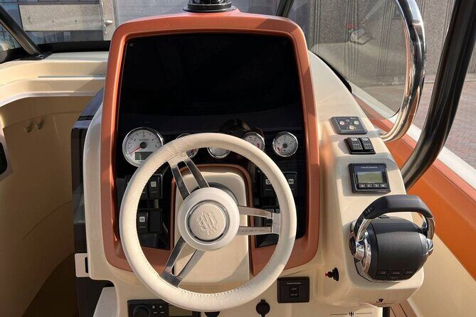 Dreamer tour(1 H) boat Invictus - The Itinerary: Exploring Lake Como’s Iconic Spots