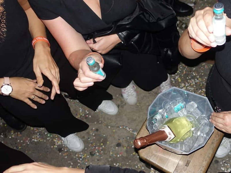 Dresden: Bachelorette Bar & Club Tour Champagne, Shots & Party - Who is this experience best suited for?