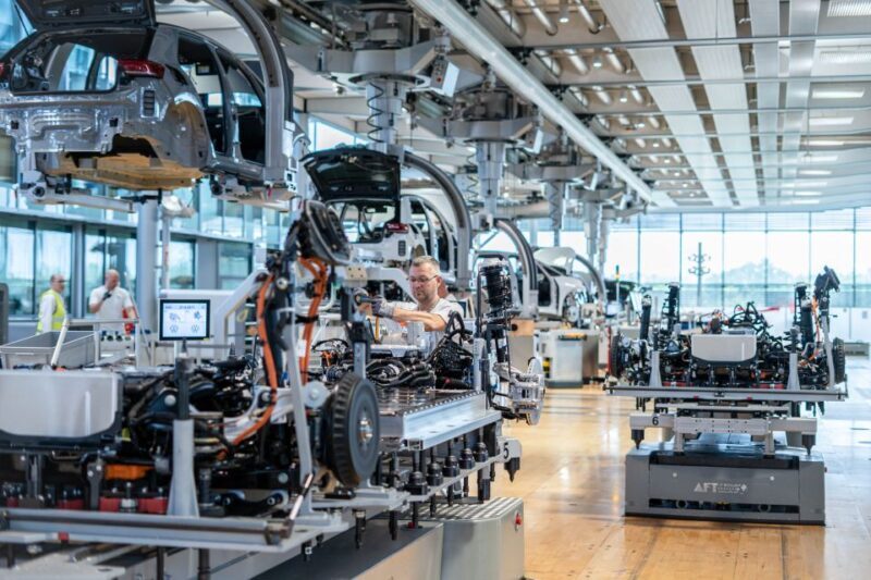 Dresden: Tour of VW's Transparent Factory with breakfast - Key Points