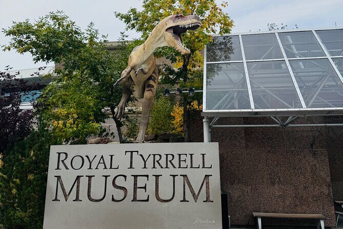 Drumheller & Hoodoos Private Luxury guided Day Tour from Calgary - Key Points