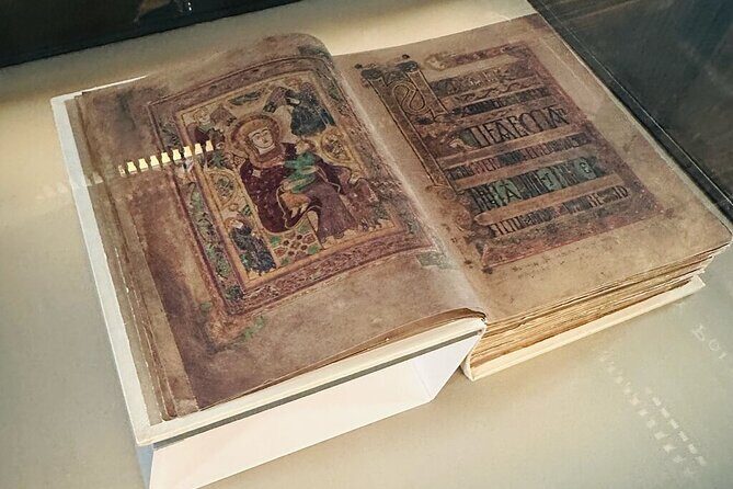 Dublin Book of Kells, Castle and Molly Malone Statue Guided Tour - The Sum Up