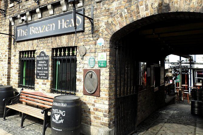 Dublin Old Town: Famous Pubs Exploration Game and Tour - In-Depth Look at the Experience