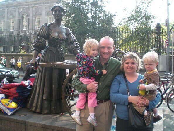 Dublin Traditional Irish 3 Course Meal Walking Tour with Local - Key Points