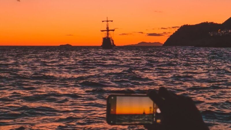 Dubrovnik: Private Boat Cruise at Sunset with Champagne - Key Points