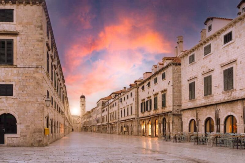 Dubrovnik: Private Old Town and City Walls Walking Tour - Exploring the Narrow Streets and Landmarks