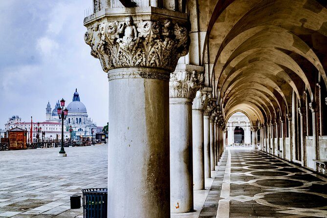 Ducal Venice, Historical Walking Tour & Skip the line Doge's Palace - The Guide and Group Dynamics