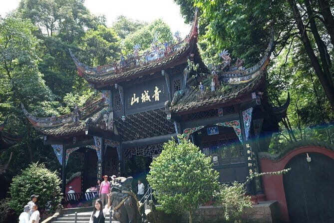 Dujiangyan Panda Base and Mt.Qingcheng one day private tour - Key Points