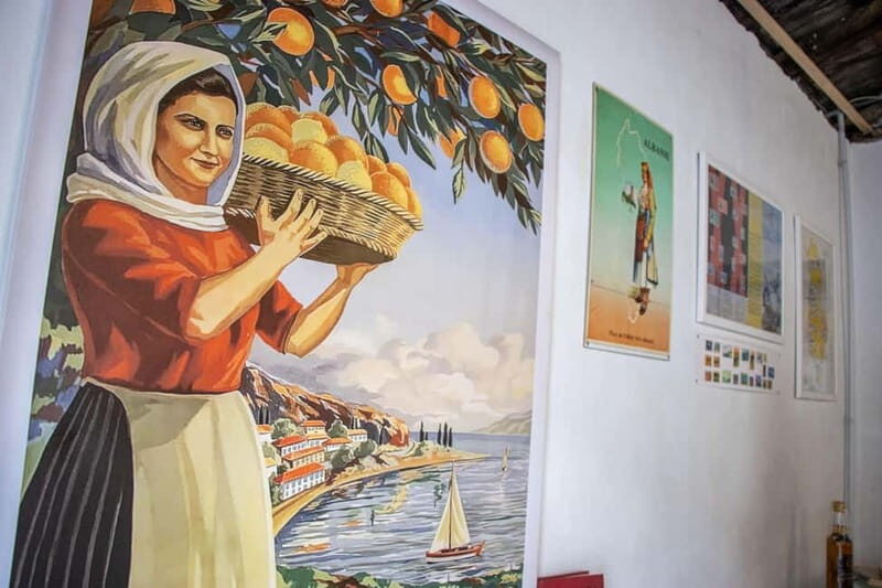 Durrës: Peeping Tourist Exhibition Ticket - Key Points