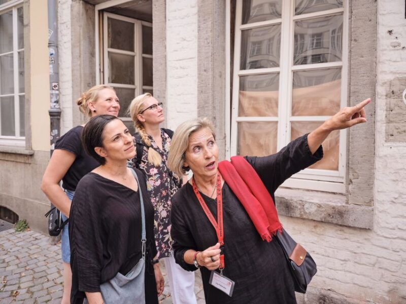 Düsseldorf: Altstadt Guided Tour - The Guides: Knowledge and Personality Matter