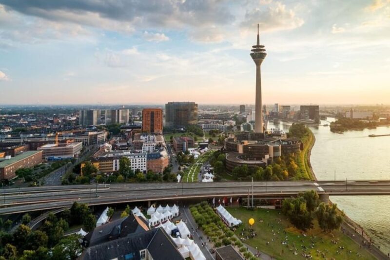 Dusseldorf : Highlights Walking tour with A Guide - An In-Depth Look at the Düsseldorf Highlights Walking Tour