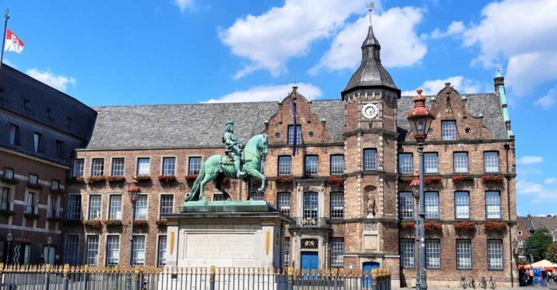 Dusseldorf: Old Town & Altbier Tour - Key Points