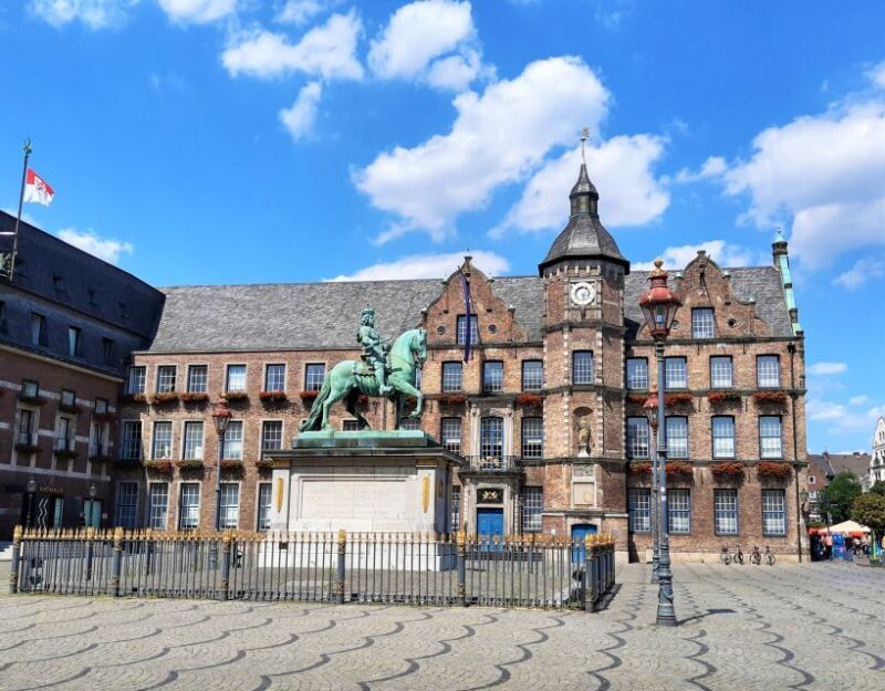 Dusseldorf: Old Town & Altbier Tour - A Walk Through Düsseldorf’s Historic Heart