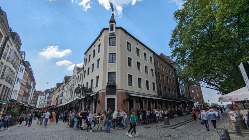 Düsseldorf: Tipping based - Old Town Walking Tour - A Closer Look at the Tour Experience