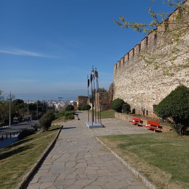 E-BIKES URBAN TRAILS THESSALONIKI - The Value of the Experience