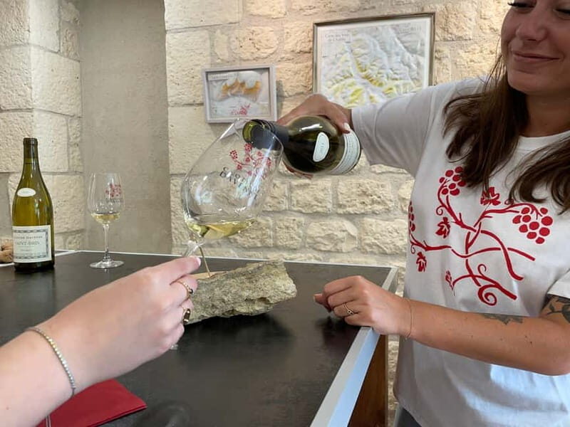 e-Mehari Tour and tasting Chablis Clotilde Davenne - An In-Depth Look at the Experience