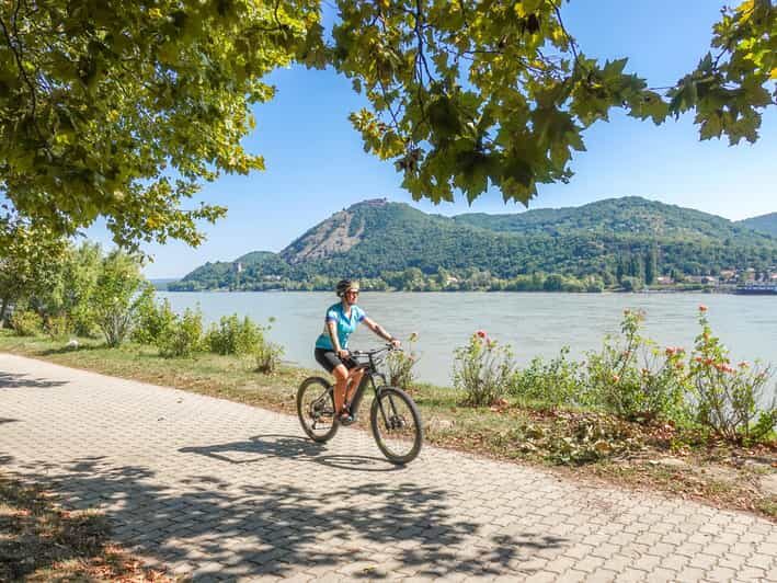 E-Mountain Bike Adventure in the Danube Bend - The Bikes and Terrain: Why E-Mountain Bikes Make a Difference