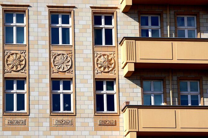 East Berlin Tour: Architecture and Daily Life in East Germany - Key Points