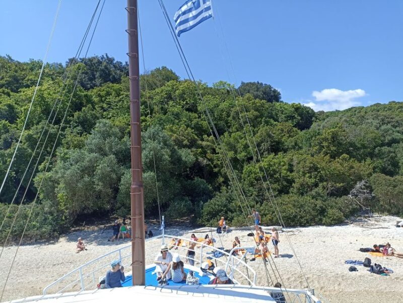 East coast cruise - Sightseeing and BBQ Lunch - Who Should Consider This Tour?