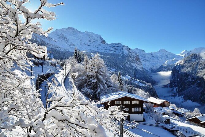 Easy countryside tour in Swiss Alps - kids friendly - Scenic Viewpoint at Staubbachbankli Wengen