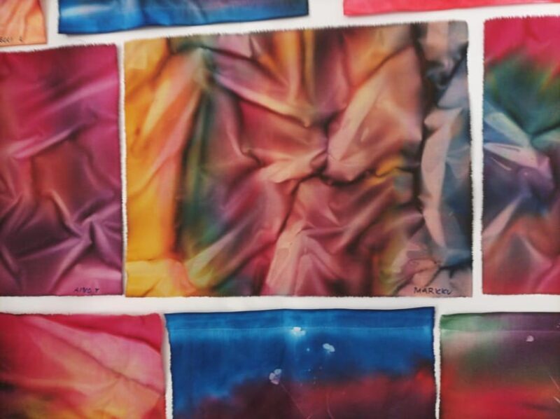 Easy Fabric Dyeing at clothing designer's cozy home - Duration and Group Size