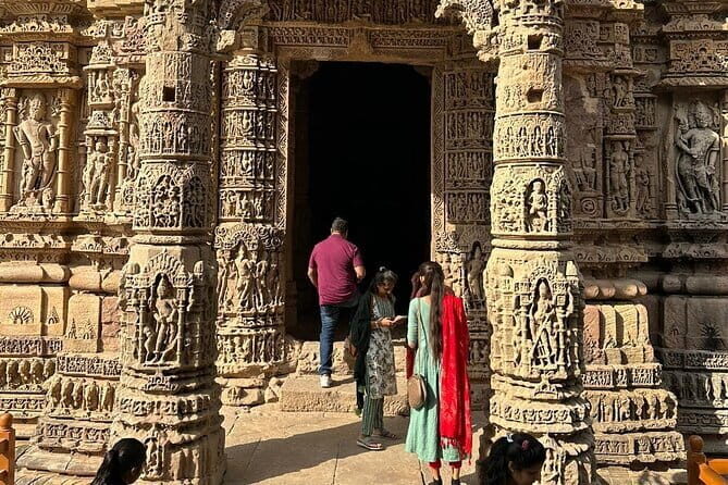 Easy Private Tour at Sun Temple and Rani Ki Vav in Premium Car - FAQ