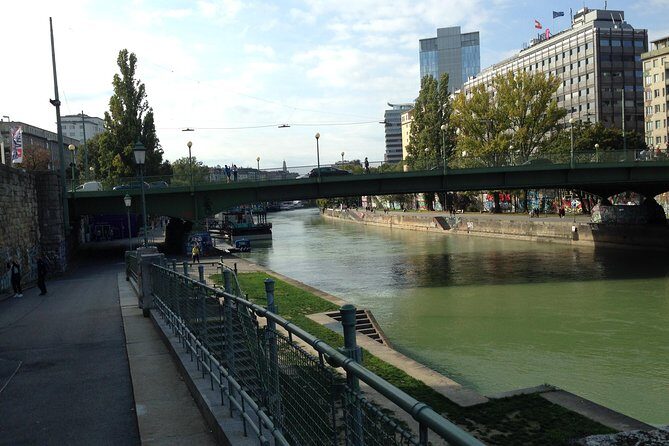 eBike for explorer Vienna 60min with Guide - ride the bike for the whole day - Who Should Book This Experience?