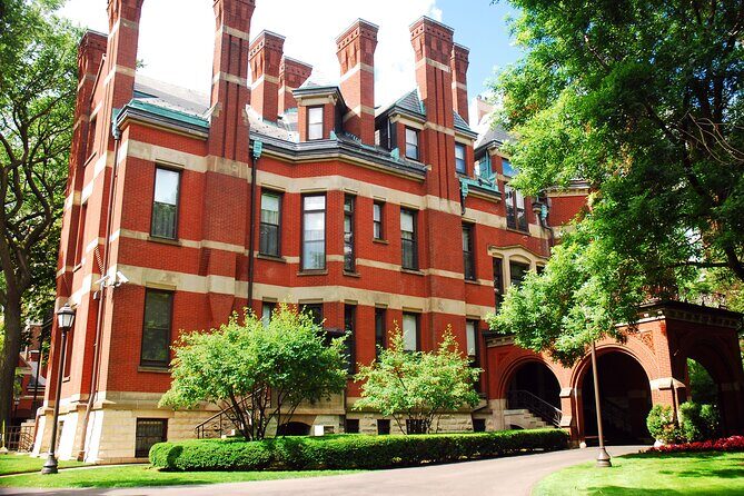 Echoes of Elegance: Chicagos Architectural Splendors - Who Should Consider This Tour?