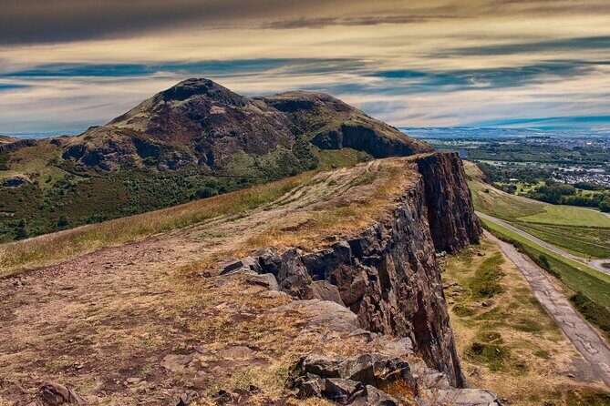Edinburgh: Arthur's Seat Hike with Local Guide - Who Should Consider This Tour?