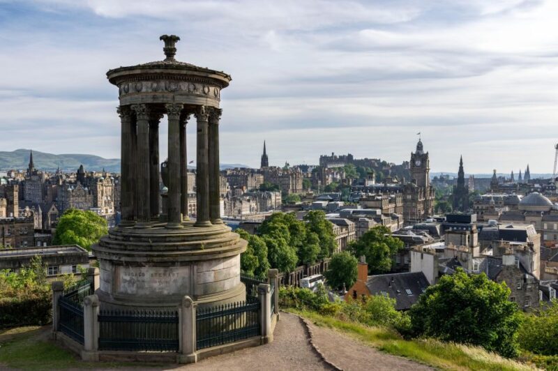 Edinburgh: Capture the most Photogenic Spots with a Local - Who Will Love This Experience?
