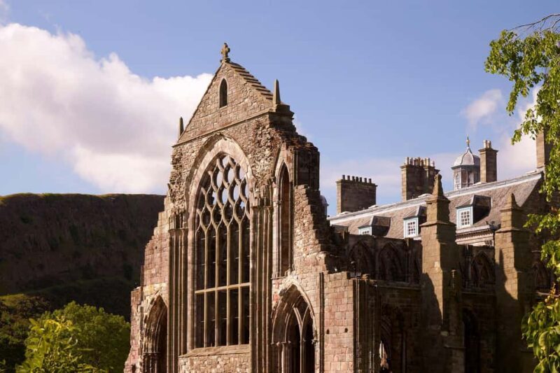 Edinburgh: Castle Guided Tour & Holyrood Palace Ticket - Practical Tips for Visitors