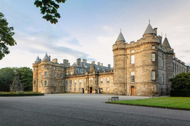 Edinburgh: Castle Guided Tour & Holyrood Palace Ticket - Who Should Consider This Tour?