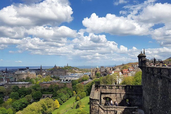Edinburgh Castle Guided Walking Tour in English - What to Expect from the Edinburgh Castle Guided Tour