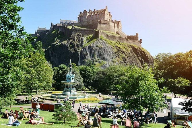 Edinburgh Castle Guided Walking Tour in English - FAQ
