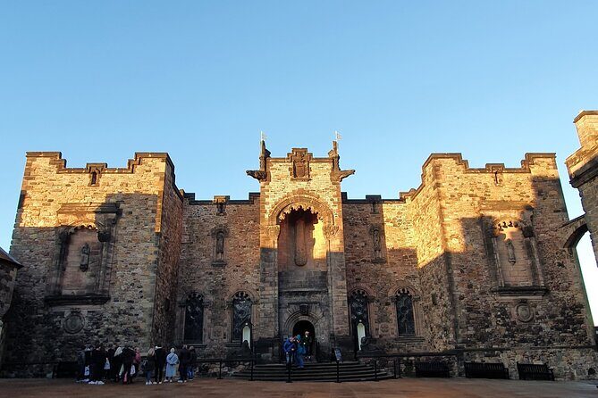 Edinburgh Castle Highlights Tour with Tickets, Map, and Guide - Who should book this tour?