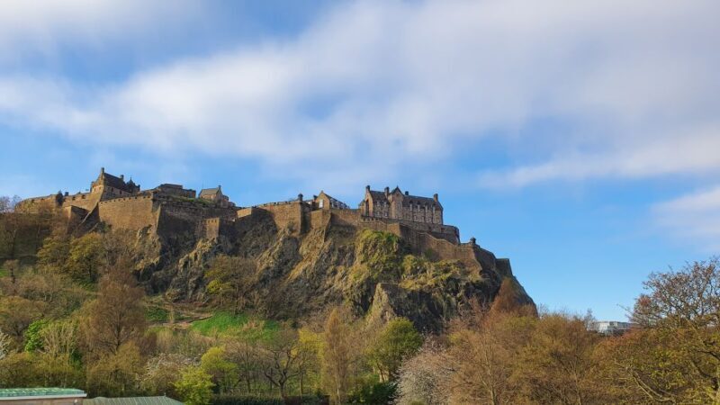 Edinburgh Castle: Highlights Tour with Tickets, Map & Guide - Key Points