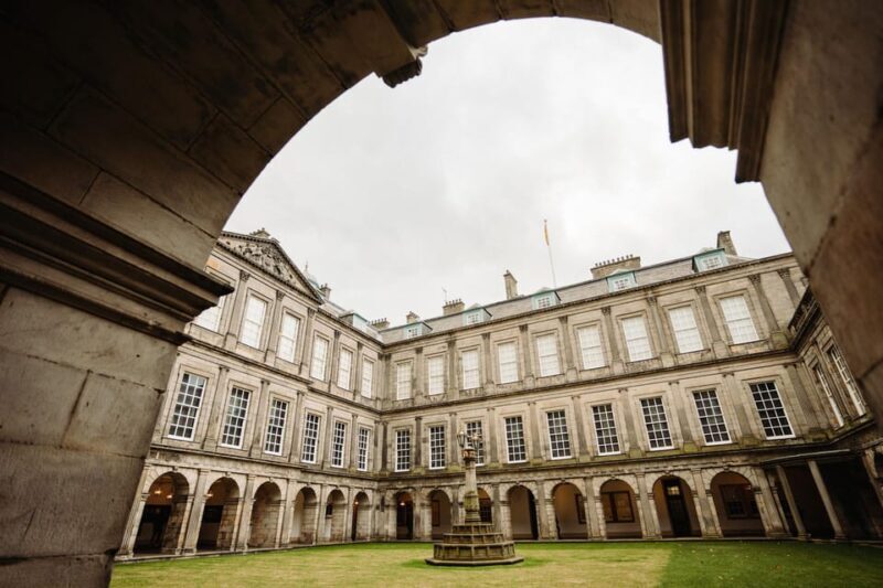 Edinburgh Castle: VIP Early Access & Royal Mile & Holyrood - FAQ