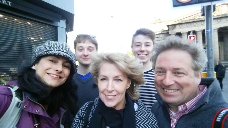 Edinburgh: Child-Friendly Tour with a Local Friend - Key Points