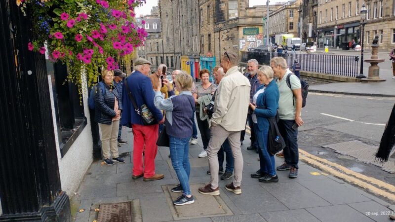 Edinburgh: City Highlights Private Guided Walking Tour - Key Points