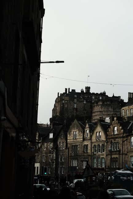 Edinburgh: Folklore & History Walking Tour - Key Points