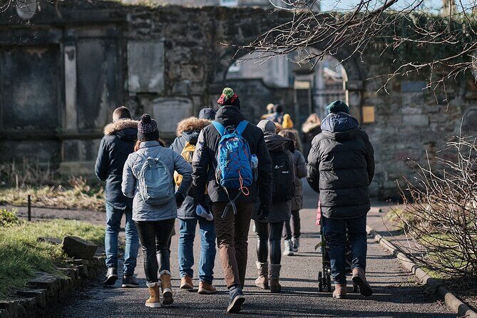 Edinburgh Full Day Walking Tour with Castle Included -Small Group - Royal Mile and Lunchtime: The Heart of Edinburgh’s Old Town