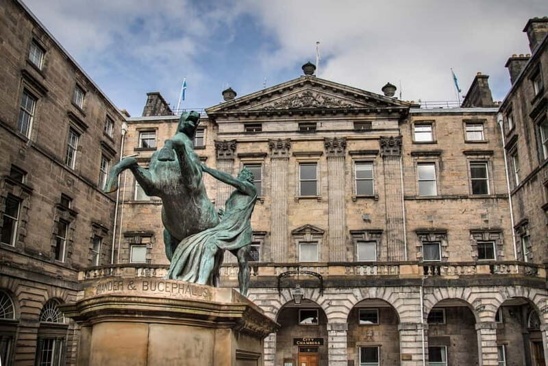 Edinburgh: Full-Day Walking Tour with Edinburgh Castle - Starting Point and First Impressions