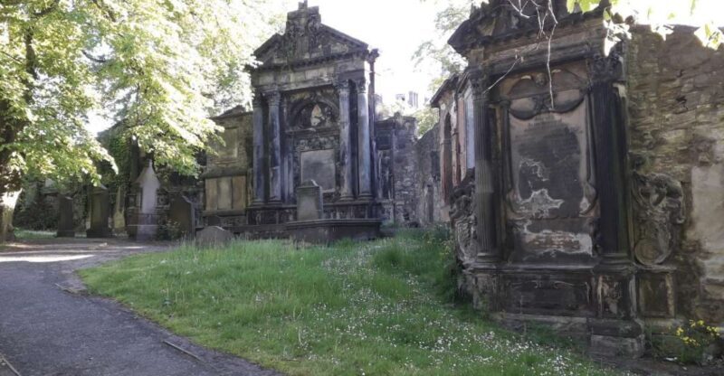 Edinburgh: Greyfriars Kirkyard Tour - The On-Site Experience: What to Expect