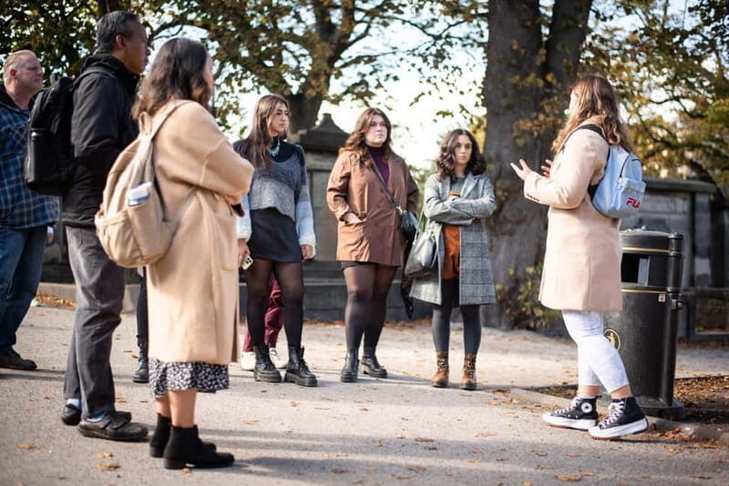 Edinburgh: Old Town Walking Tour with Castle Entry - Discovering Edinburgh’s Old Town: What to Expect