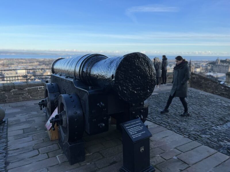Edinburgh: Private Guided Tour of the Edinburgh Castle - Key Points
