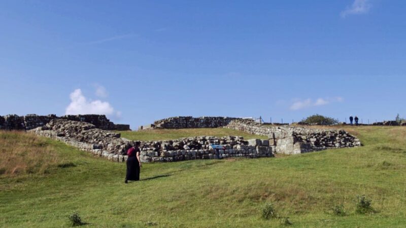 Edinburgh: Rosslyn Chapel and Hadrian's Wall Tour in Spanish - Key Points