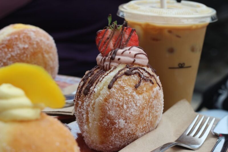 Edinburgh: Royal Mile Donut Tour with Donut Tastings - A Tasty Tour of Edinburgh’s Iconic Streets and Sweets