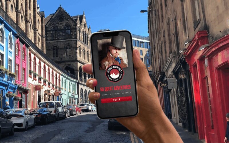 Edinburgh: Royal Mile Walking Tour & Exploration Game - Key Points