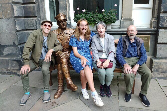 Edinburgh: The People's Story - Private Walking Tour - Edinburgh Castle: Exterior Tales of Power and Resilience
